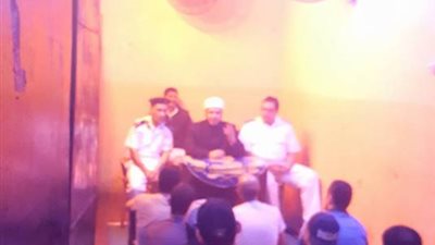 بالصور.. أزهري يعظ سجناء قسم العرب ببورسعيد