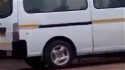 بالفيديو.. ضحك هستيري لرجل بسبب موقف محرج لامرأة