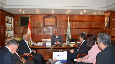 «سعفان» يبحث مع «سيمكس» للأسمنت تحديات الصناعة (صور)