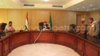 بالفيديو.. تشكيل لجنة لبحث مشكلات الري بمنشأة سنورس