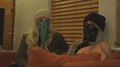 بالصور.. فتيات بريطانيات يعملن في تهريب المخدرات داخل السجون