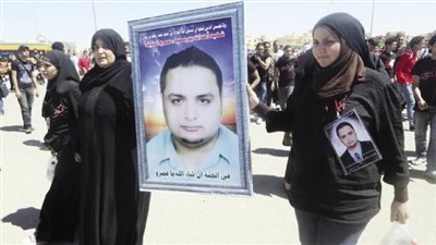 أتوبيس للأهالى وأصدقاء الشهداء يوم المحاكمة