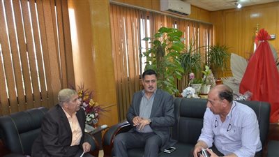 محافظ الإسماعيلية يسلم 500 ألف جنيه دعم لـ «الدراويش»