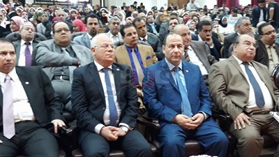 محافظ بورسعيد: نواجه حروب الجيل الخامس لحجب الإنجازات (صور)
