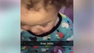 رد فعل طفلة حصلت على «وافل» (فيديو)