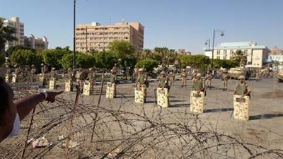 الجيش يطلق أعيرة تحذيرية بشوارع الإسماعيلية