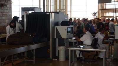 وفد من إدارة النقل البريطانية يتفقد الإجراءات الأمنية بمطار القاهرة