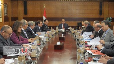 المجموعة الاقتصادية توافق على تطبيق ضريبة الدمغة على تعاملات البورصة.. عرض مشروع القانون في اجتماع الحكومة القادم.. وزير المالية: توفر للدولة في العام الأول مليار جنيه