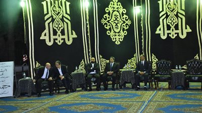 بالصور.. أشرف ذكي أول الحاضرين في عزاء المخرج محمد راضي