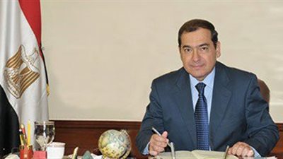 وزير البترول في اجتماع المجموعة الاقتصادية: أرامكو تستأنف شحنات البترول نهاية الشهر بنفس الشروط.. وزير المالية: انخفاض عجز الموازنة الجديدة.. تعديل قانون منع الغش والتدليس