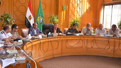 محافظ الإسماعيلية يبحث الاستعداد لمواجهة السيول