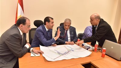 محلب يتفقد مراحل العمل النهائية بمشروع قناطر أسيوط الجديدة (صور)