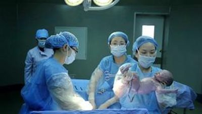 لا داعي للقلق.. أبرز 6 أعراض طبيعية بعد الولادة القيصرية