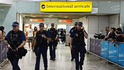 بريطانيا تعتقل سيدة في مطار هيثرو بتهمة التحضير لعمل إرهابي
