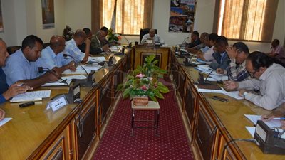 محافظ الوادي الجديد يكلف بسحب أراضي الشباب غير المستغلة في البناء