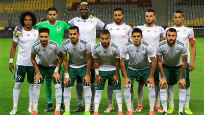لاعبو المصري يحييون جماهير الأهلي باستاد بن زايد قبل السوبر