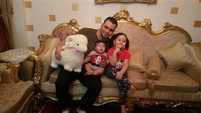 بالفيديو.. حكاية تامر المصاب بانفجار شرياني عقب مشاهدته هدف الكونغو بلقاء المنتخب.. والده: ابني عاشق لبلده ولم يتحمل الصدمة.. سقط بنفس طريقة محمد صلاح.. والأسرة تناشد السيسي التدخل لعلاجه