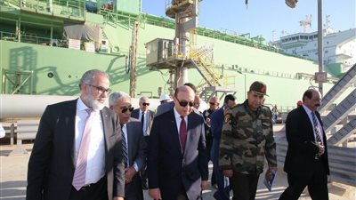 محلب ومميش يتفقدان مشروعات المنطقة الجنوبية لقناة السويس