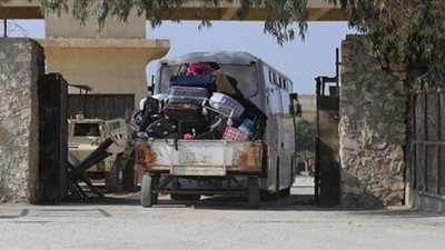 عبور 65 شاحنة تحمل أسمنتا وحديدا إلى غزة