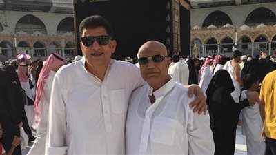 مصطفى عبده ومجدي العتال يؤديان مناسك العمرة معا