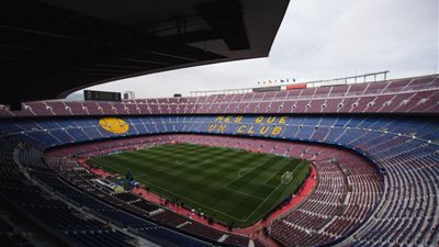 ملعب كامب نو يستعد لموقعة برشلونة وتشيلسي بدوري الأبطال (صور)