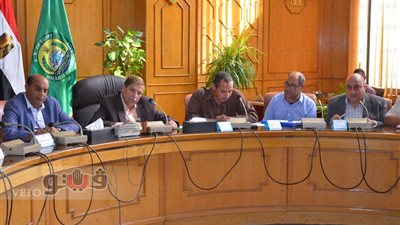 محافظ الإسماعيلية يبحث مشكلات قرية «الشروق» بالقصاصين