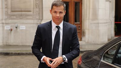 توقيف سفير فرنسي سابق لحيازته مبلغ 350 ألف يورو نقداً