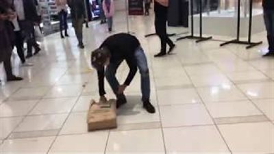 بالفيديو.. رد فعل امرأة لحظة اكتشافها خيانة زوجها لها