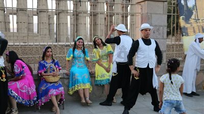 «الفنون الشعبية» رحلة مجانية بمحافظات مصر في يوم واحد.. ساحة أبو الحجاج إبداع من المعمورة إلى أسوان.. الأقصر تتزين لحفل ختام فعاليات عاصمة الثقافة (صور)