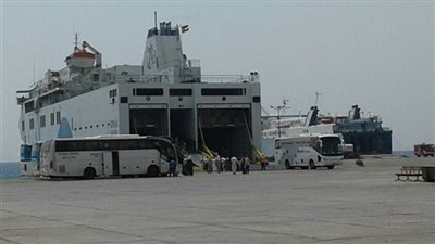 ميناء نويبع يستقبل 239 راكبا و18 برادا و6 تريلات