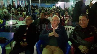 محافظ بورسعيد يتابع مباراة كأس السوبر من الإستاد (صور)