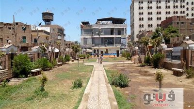 بالصور.. أعمال التشجير ورفع التراكمات بطهطا في سوهاج