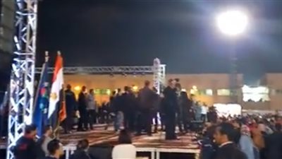 محمد فؤاد يوقف حفل نادي سموحة بسبب سوء التنظيم (فيديو)