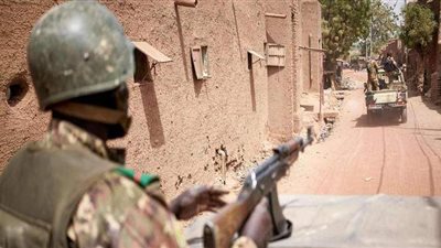 مقتل 4 وإصابة 12 آخرين من عناصر الجيش المالي في هجوم إرهابي