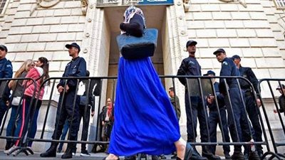 الجزائر تطلب من فرنسا إحصاء ممتلكات عشرات المسئولين السابقين