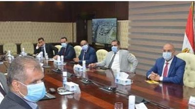 وزير الإسكان ومحافظ الجيزة يستعرضان مخطط تطوير منطقة المنيب