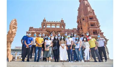 الهجرة: تنظيم زيارة لمجموعة من شباب الدارسين في الخارج إلى قصر البارون