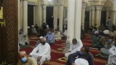المواطنون يؤدون صلاة الجمعة وسط إجراءات احترازية في  مسجد السيد البدوى بطنطا
