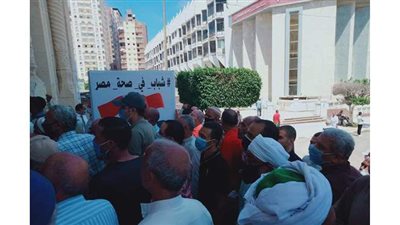 توافد المصلين على مسجد المرسى أبو العباس في الإسكندرية | صور