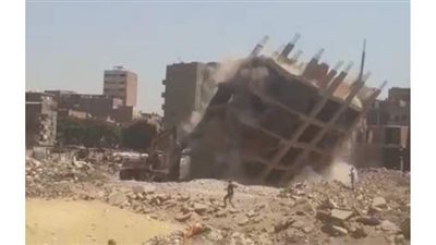 ​إزالة 4 طوابق من عقار مخالف آيل للسقوط ببولاق.. و4 عقارات بالعمرانية والطالبية وجنوب الجيزة