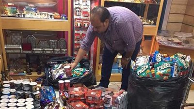 إعدام ٩٩ كجم أغذية تالفة و٣٠ لتر مشروبات غازية غير صالحة بشرم الشيخ