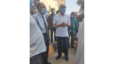 محافظ الجيزة يؤدي صلاة الجمعة بمسجد بالعمرانية