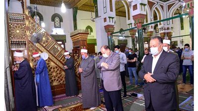 محافظ أسيوط يؤدى صلاة الجمعة بمسجد ناصر