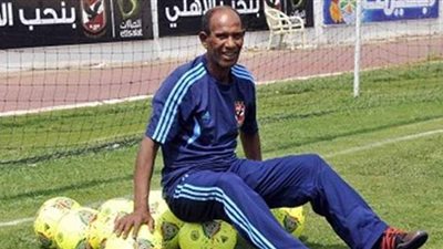 «عم حارث».. 47 سنة في « عشق التتش».. بدأ رحلته في الجزيرة من حمام السباحة.. وجيل السبعينيات الأقرب إليه