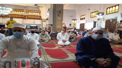 التزام المصلين بالاجراءات الاحترازية خلال صلاة الجمعة بالإسماعيلية | صور