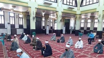 قناة العربية ترصد تزاحم  المواطنين علي صلاة الجمعة |فيديو