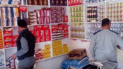 تحرير 23 مخالفة تموينية وبيئية لمحال تجارية بدون ترخيص بالمنيا