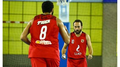 الأهلي يصارع الجزيرة لحسم التأهل لنهائي دوري سوبر السلة