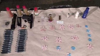 ضبط عاطل بحوزته هيروين وبندقية آلية في الصف