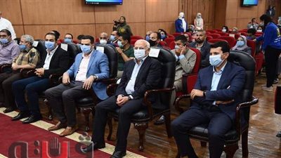 أشرف صبحي يلتقي بشباب بورسعيد في لقاء حواري مفتوح | فيديو وصور